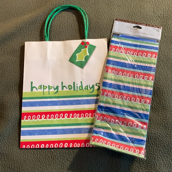 New lot of gift bags, tissue paper, gift card holder and box. See pics for sizes - Picture 3 of 14